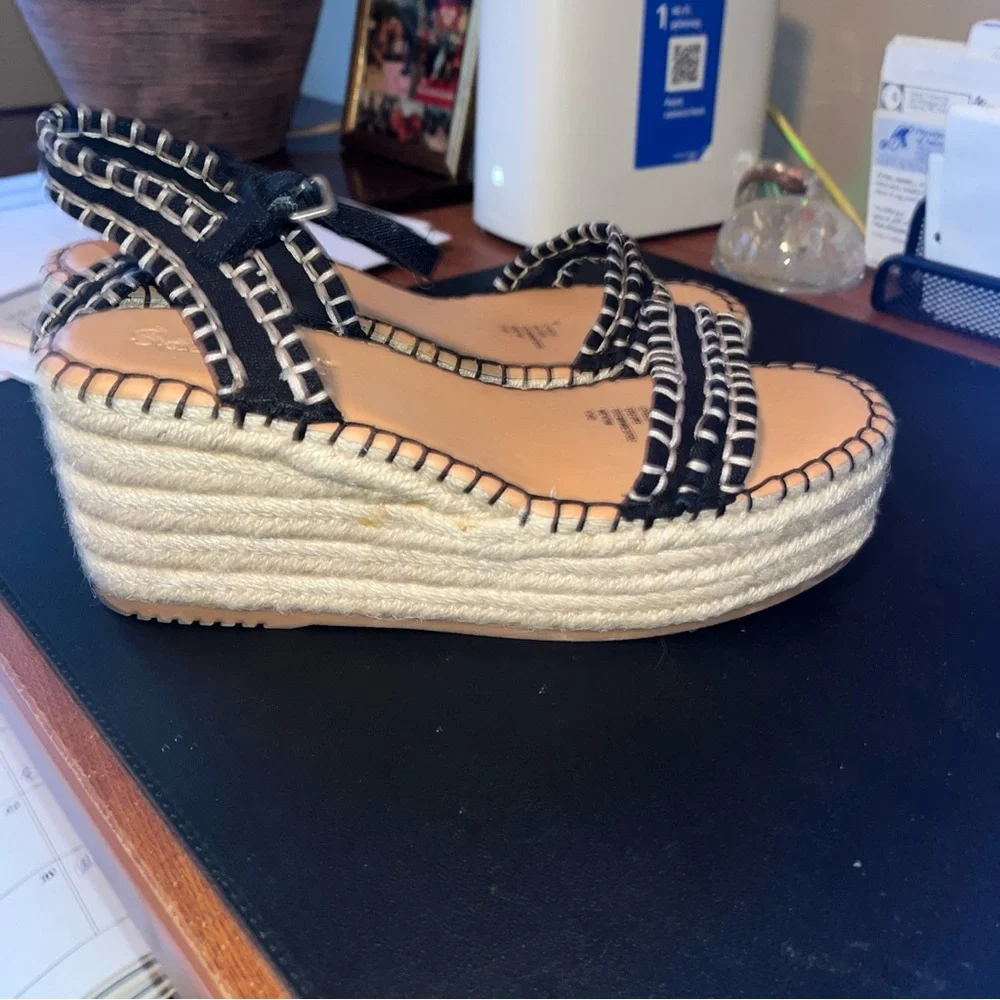Splendid Black and Cream Espadrille Sandals size 8 possible display shoe